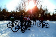 Zgrupka Luboń MTB po śniegu na Dziewiczą Górę